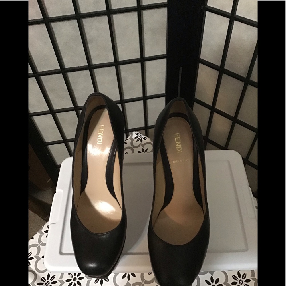 Fendi
Fendi Black Leather Fendista Platform Pumps - Picture 6 of 6